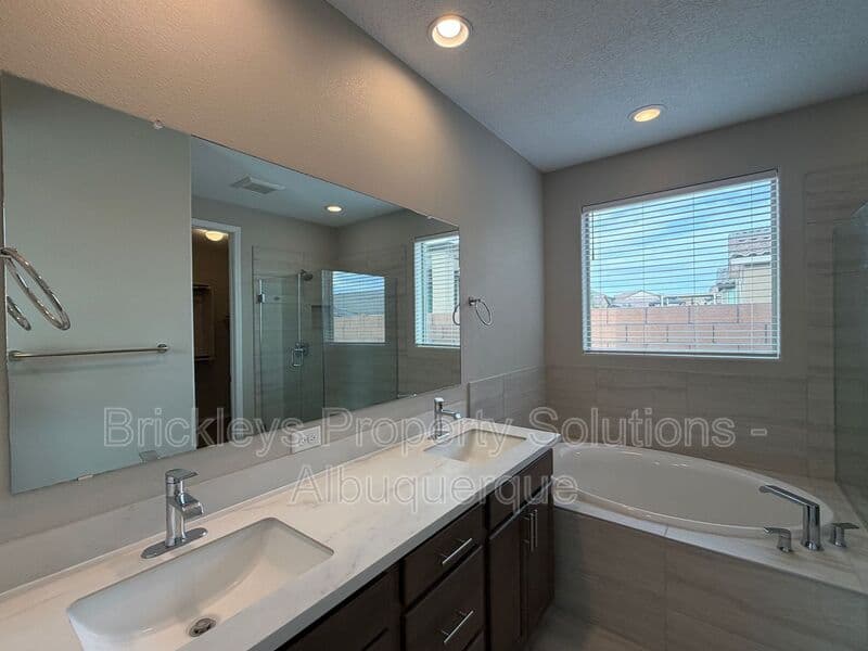 3-bedroom 2-bath home at 938 Lazuli Rd SE for $2,475/mo managed by Brickleys Property Solutions Albuquerque — photo 19 of 36
