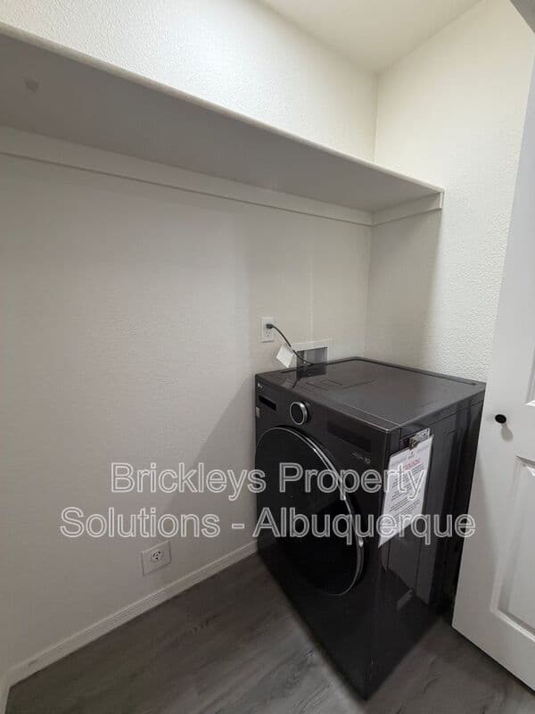 3-bedroom 2-bath home at 5608 Drake Ave NW for $2,100/mo managed by Brickleys Property Solutions Albuquerque — photo 23 of 32