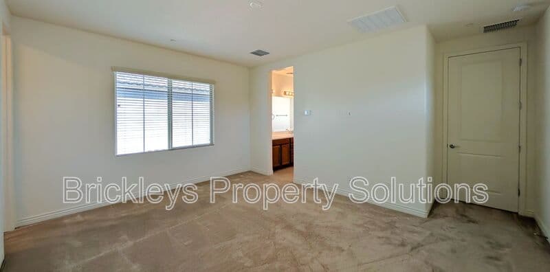 3-bedroom 2.5-bath home at 7042 E Diamond St for $2,900/mo managed by Brickleys Property Solutions East Valley Phoenix — photo 21 of 45