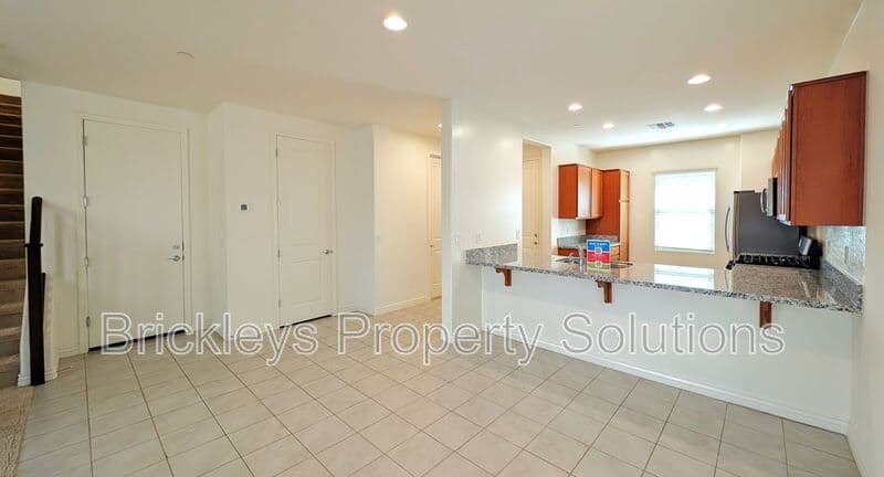 3-bedroom 2.5-bath home at 7042 E Diamond St for $2,900/mo managed by Brickleys Property Solutions East Valley Phoenix — photo 13 of 45