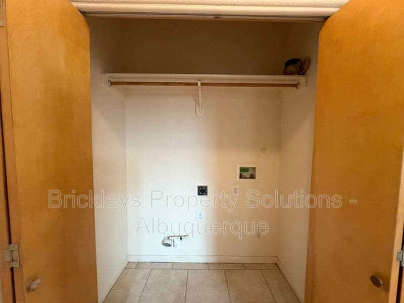 3-bedroom 2.5-bath home at 1612 3rd St SW for $1,900/mo managed by Brickleys Property Solutions Albuquerque — photo 12 of 39