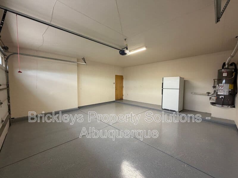3-bedroom 2.5-bath home at 1612 3rd St SW for $1,900/mo managed by Brickleys Property Solutions Albuquerque — photo 37 of 39