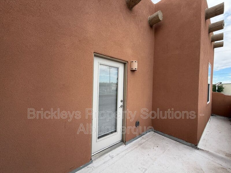 3-bedroom 2.5-bath home at 1612 3rd St SW for $1,900/mo managed by Brickleys Property Solutions Albuquerque — photo 35 of 39
