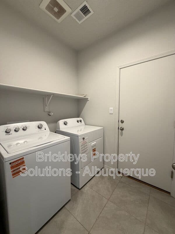 3-bedroom 2-bath home at 1504 Alto Colores for $2,100/mo managed by Brickleys Property Solutions Albuquerque — photo 25 of 30