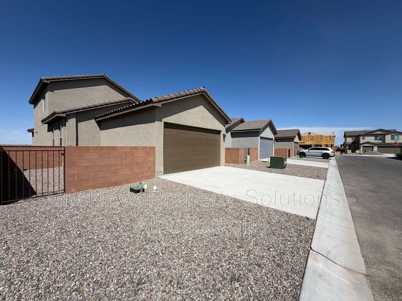 3-bedroom 3-bath home at 6118 Chicago Dr SE for $2,350/mo managed by Brickleys Property Solutions Albuquerque — photo 40 of 42