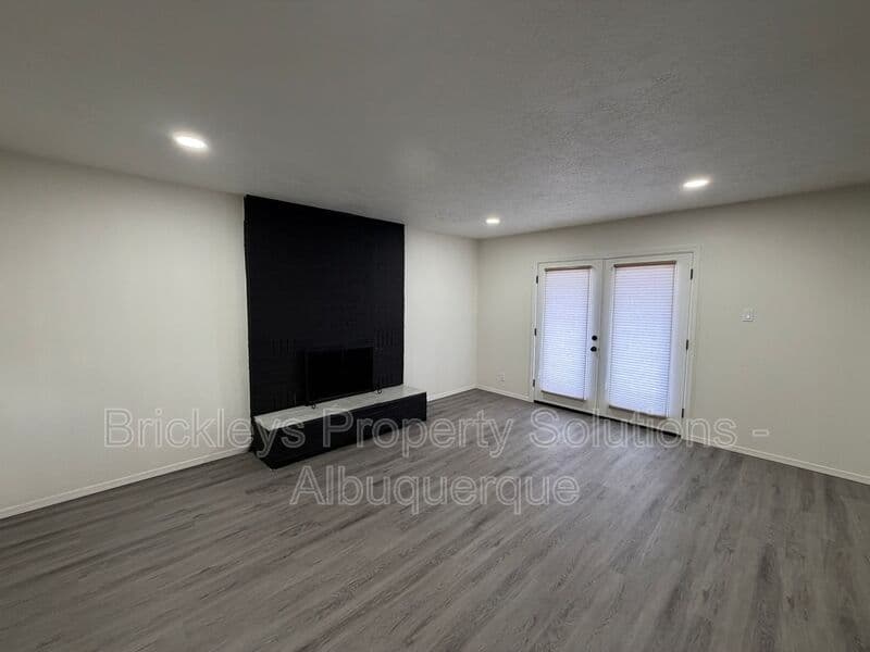 3-bedroom 2-bath home at 5608 Drake Ave NW for $2,100/mo managed by Brickleys Property Solutions Albuquerque — photo 17 of 32