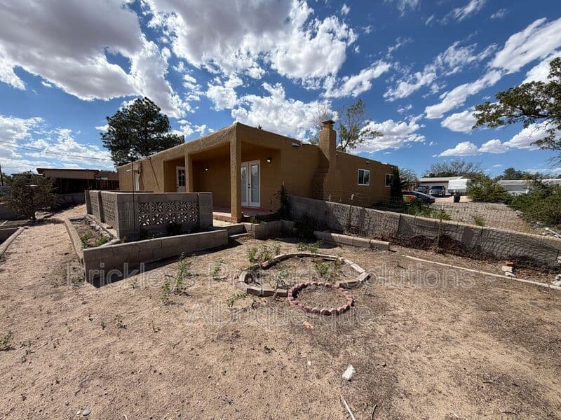 3-bedroom 2-bath home at 5608 Drake Ave NW for $2,100/mo managed by Brickleys Property Solutions Albuquerque — photo 28 of 32