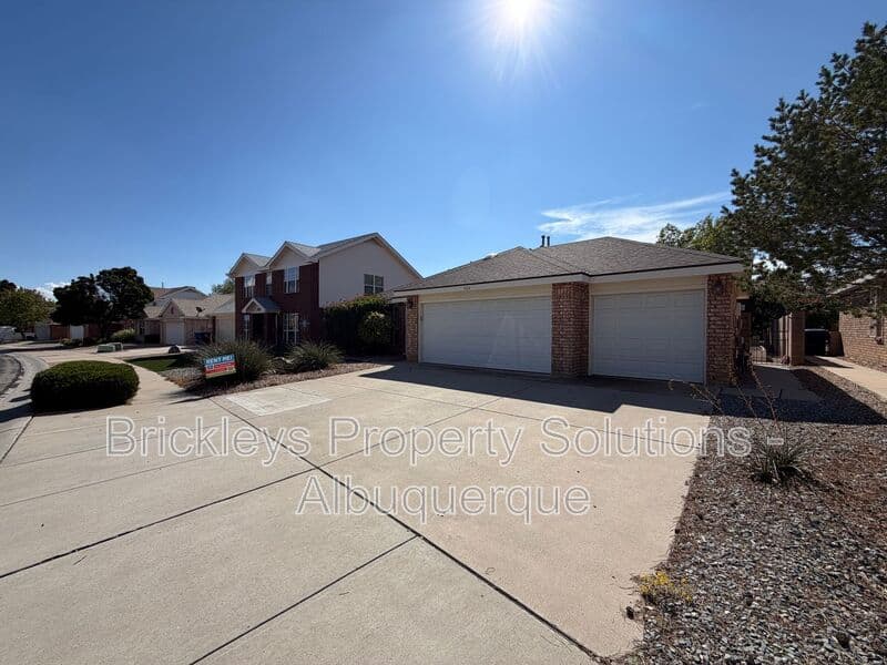 3-bedroom 2-bath home at 7024 Westford Pl NW for $2,200/mo managed by Brickleys Property Solutions Albuquerque — photo 3 of 33