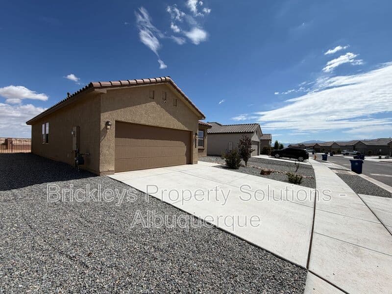 3-bedroom 2-bath home at 1504 Alto Colores for $2,100/mo managed by Brickleys Property Solutions Albuquerque — photo 3 of 30