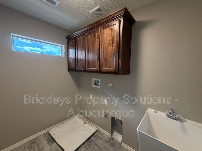 4-bedroom 3-bath home at 860 Fire Wheel Loop for $2,300/mo managed by Brickleys Property Solutions Albuquerque — photo 25 of 40