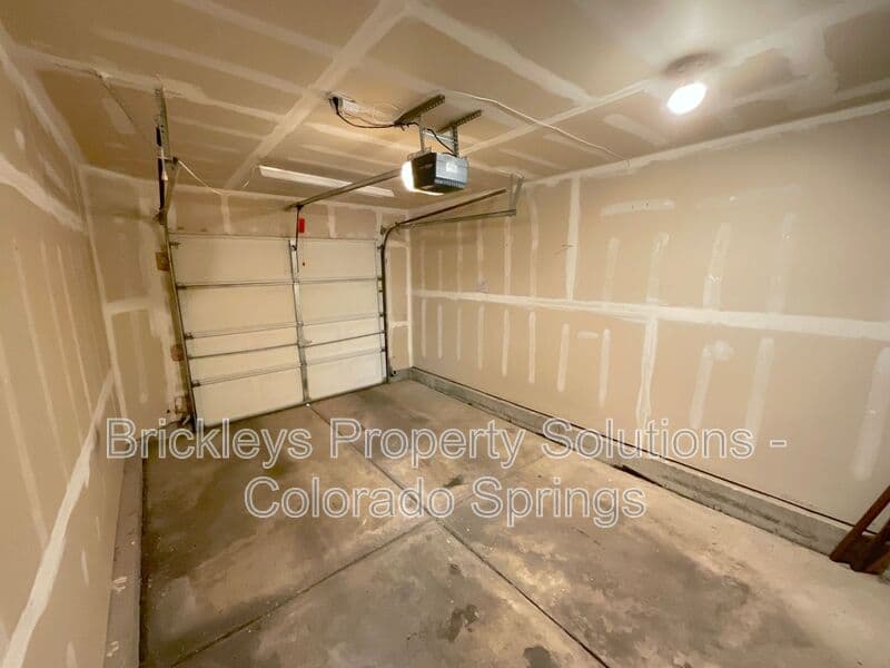 3-bedroom 2-bath home at 3987 Aspen Leaf Pt for $1,900/mo managed by Brickleys Property Solutions Colorado Springs — photo 14 of 27