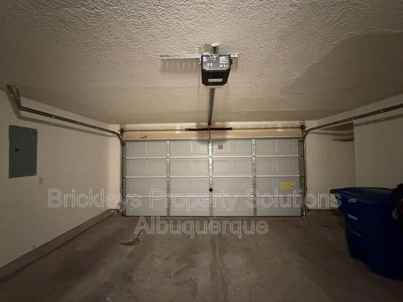 3-bedroom 3-bath home at 5004 Blue Stone Rd NW for $2,250/mo managed by Brickleys Property Solutions Albuquerque — photo 36 of 37