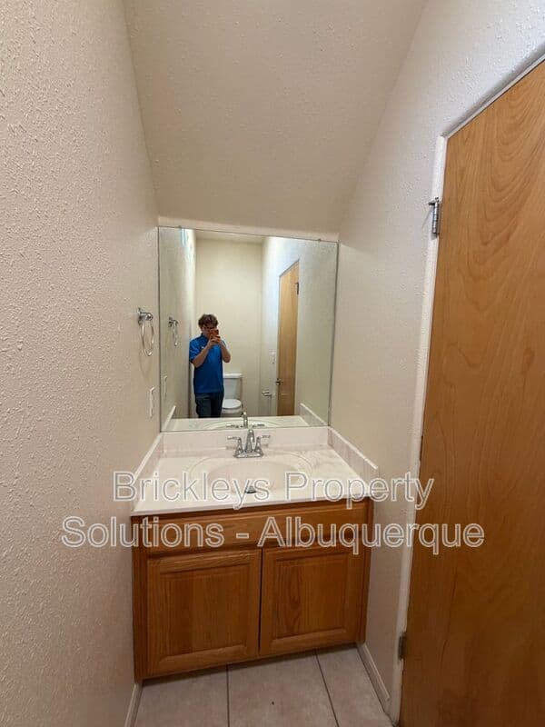 3-bedroom 2.5-bath home at 1612 3rd St SW for $1,900/mo managed by Brickleys Property Solutions Albuquerque — photo 11 of 39