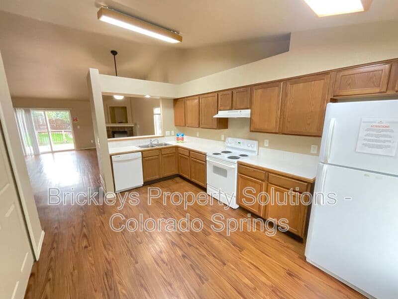 3-bedroom 2-bath home at 4325 Poplar Brook Dr for $2,100/mo managed by Brickleys Property Solutions Colorado Springs — photo 17 of 29