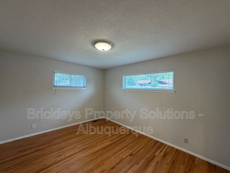 3-bedroom 2-bath home at 2808 Charleston St NE for $2,500/mo managed by Brickleys Property Solutions Albuquerque — photo 19 of 35