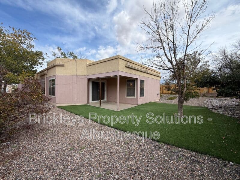 2-bedroom 2-bath home at 1941 Lee Loop NE for $1,750/mo managed by Brickleys Property Solutions Albuquerque — photo 25 of 29
