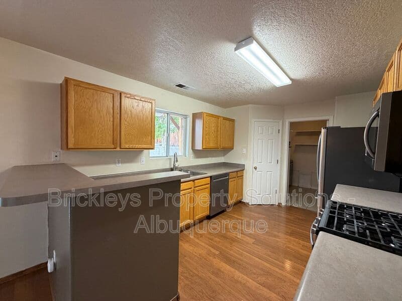 3-bedroom 3-bath home at 5004 Blue Stone Rd NW for $2,250/mo managed by Brickleys Property Solutions Albuquerque — photo 33 of 37