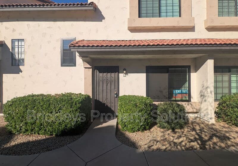 2-bedroom 1.5-bath home at 2969 N Oregon St Unit 12 for $2,000/mo managed by Brickleys Property Solutions East Valley Phoenix — photo 5 of 36