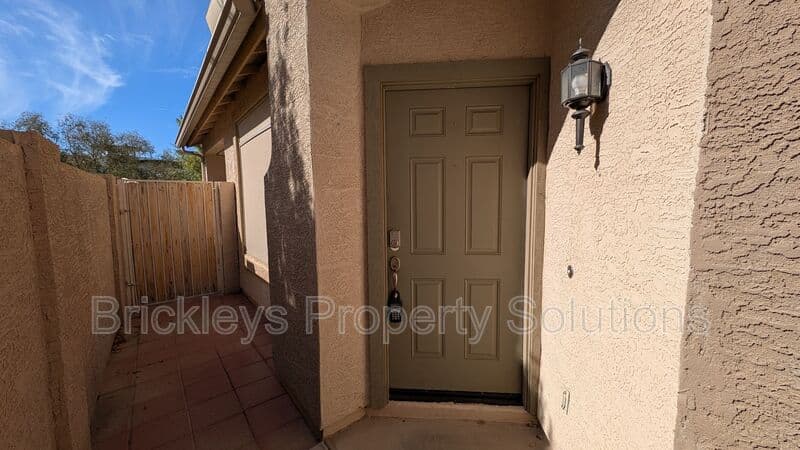 3-bedroom 2-bath home at 1311 E Marlin Dr for $2,200/mo managed by Brickleys Property Solutions East Valley Phoenix — photo 4 of 44