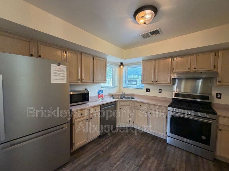 2-bedroom 2-bath home at 1941 Lee Loop NE for $1,750/mo managed by Brickleys Property Solutions Albuquerque — photo 17 of 29