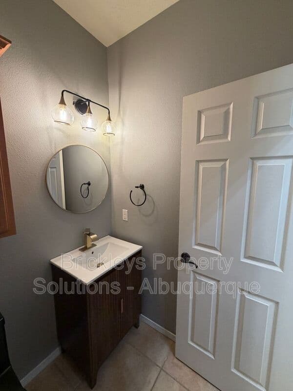 3-bedroom 2.5-bath home at 601 Menaul Blvd NE Unit #2102 for $1,850/mo managed by Brickleys Property Solutions Albuquerque — photo 28 of 33