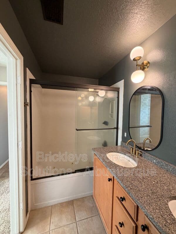 3-bedroom 2.5-bath home at 601 Menaul Blvd NE Unit #2102 for $1,850/mo managed by Brickleys Property Solutions Albuquerque — photo 20 of 33