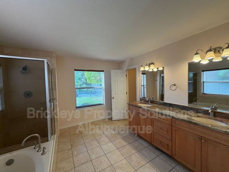 3-bedroom 2.5-bath home at 6517 Glen Oak NE for $2,650/mo managed by Brickleys Property Solutions Albuquerque — photo 23 of 39