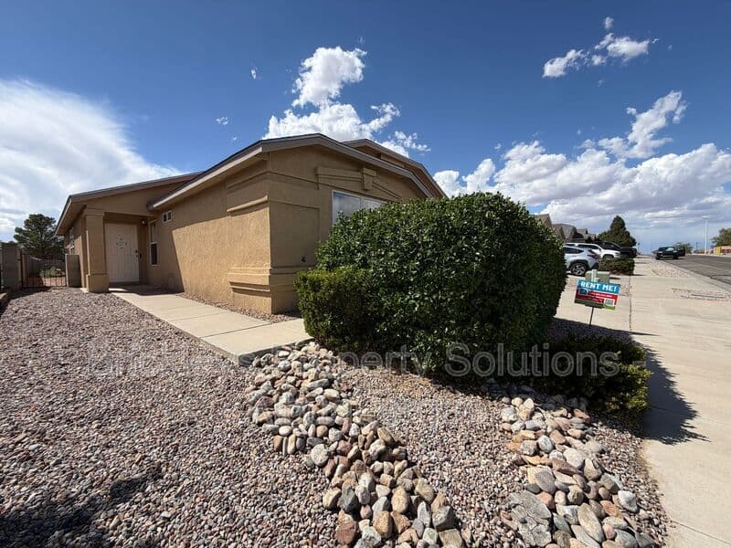 3-bedroom 2-bath home at 10601 Rio Del Sole Ct NW for $2,000/mo managed by Brickleys Property Solutions Albuquerque — photo 3 of 29
