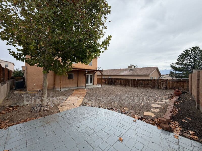 3-bedroom 3-bath home at 5004 Blue Stone Rd NW for $2,250/mo managed by Brickleys Property Solutions Albuquerque — photo 5 of 37