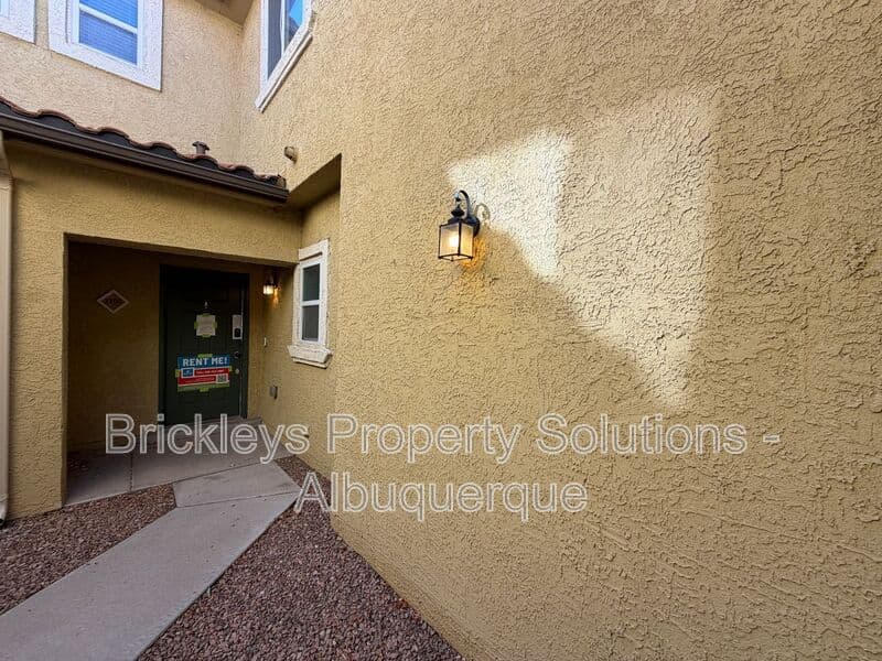 3-bedroom 2.5-bath home at 601 Menaul Blvd NE Unit #2102 for $1,850/mo managed by Brickleys Property Solutions Albuquerque — photo 3 of 33