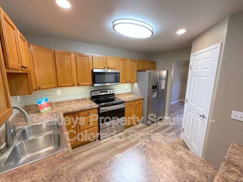3-bedroom 2.5-bath home at 1742 Victorian Pt for $2,338/mo total (includes $2,300 base rent + $38 required Tenant Benefit Package) managed by Brickleys Property Solutions Colorado Springs — photo 11 of 36