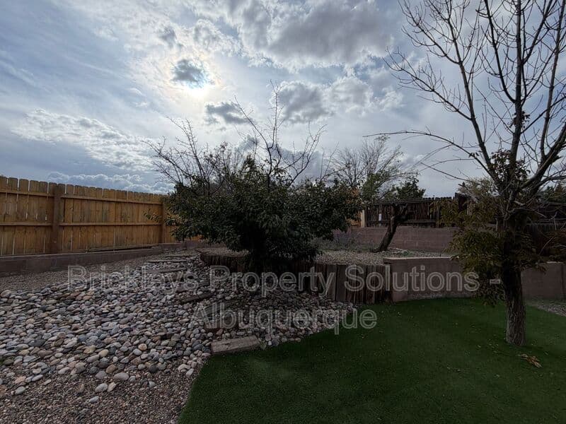 2-bedroom 2-bath home at 1941 Lee Loop NE for $1,750/mo managed by Brickleys Property Solutions Albuquerque — photo 27 of 29