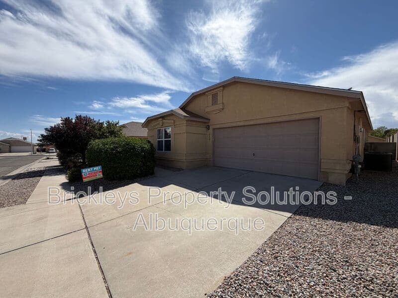 3-bedroom 2-bath home at 10601 Rio Del Sole Ct NW for $2,000/mo managed by Brickleys Property Solutions Albuquerque — photo 2 of 29