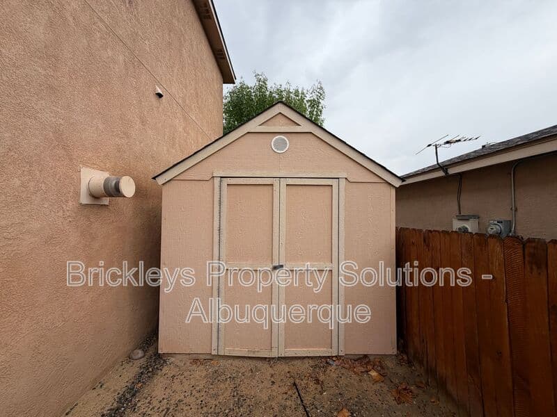3-bedroom 3-bath home at 5004 Blue Stone Rd NW for $2,250/mo managed by Brickleys Property Solutions Albuquerque — photo 7 of 37