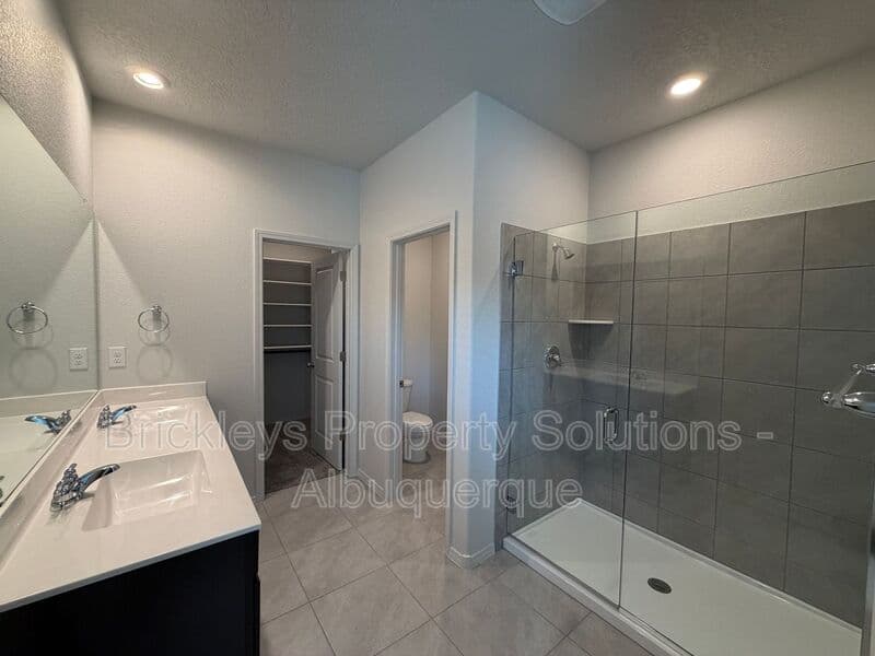 3-bedroom 3-bath home at 6118 Chicago Dr SE for $2,350/mo managed by Brickleys Property Solutions Albuquerque — photo 27 of 42