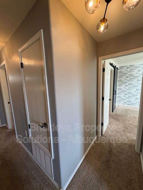 3-bedroom 2.5-bath home at 601 Menaul Blvd NE Unit #2102 for $1,850/mo managed by Brickleys Property Solutions Albuquerque — photo 15 of 33