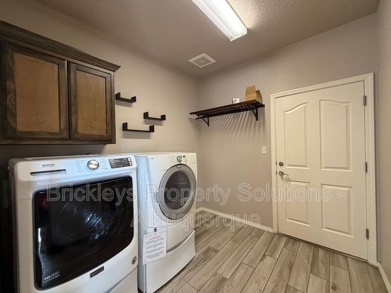 4-bedroom 2.5-bath home at 7420 Tangerine Court NE for $2,450/mo managed by Brickleys Property Solutions Albuquerque — photo 32 of 39