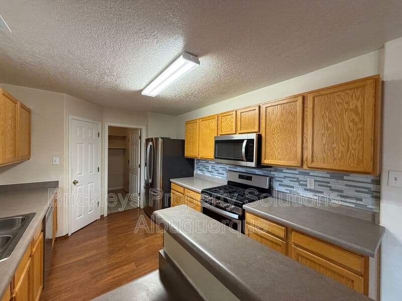 3-bedroom 3-bath home at 5004 Blue Stone Rd NW for $2,250/mo managed by Brickleys Property Solutions Albuquerque — photo 32 of 37