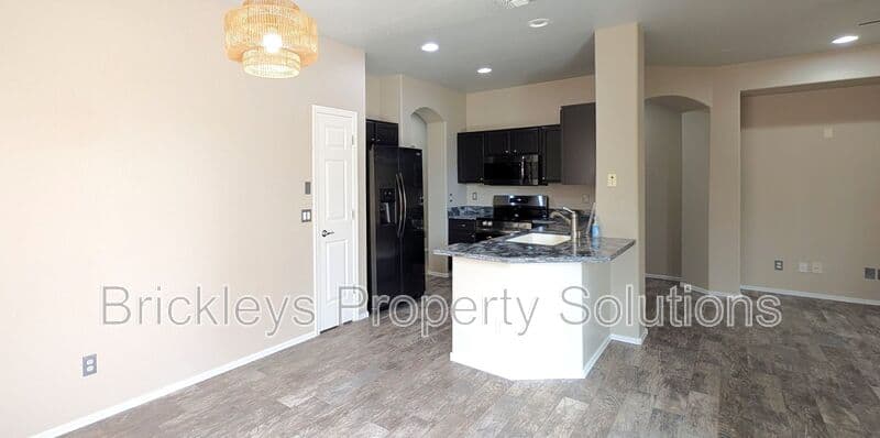 3-bedroom 2-bath home at 1311 E Marlin Dr for $2,200/mo managed by Brickleys Property Solutions East Valley Phoenix — photo 12 of 44
