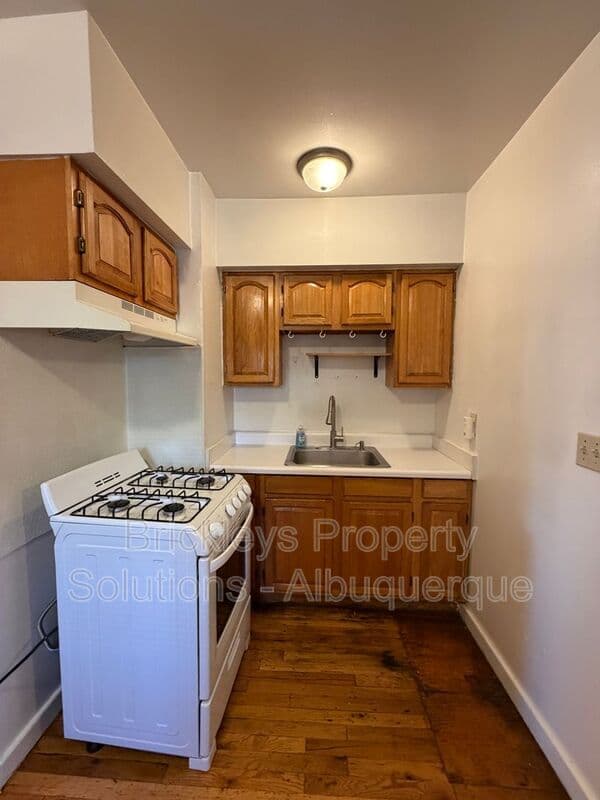 4-bedroom 2-bath home at 313 Cornell Drive SE Unit A for $1,600/mo managed by Brickleys Property Solutions Albuquerque — photo 19 of 27