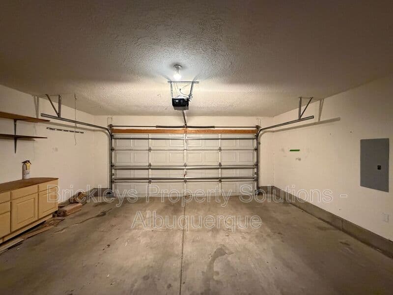 3-bedroom 2.5-bath home at 6517 Glen Oak NE for $2,650/mo managed by Brickleys Property Solutions Albuquerque — photo 35 of 39