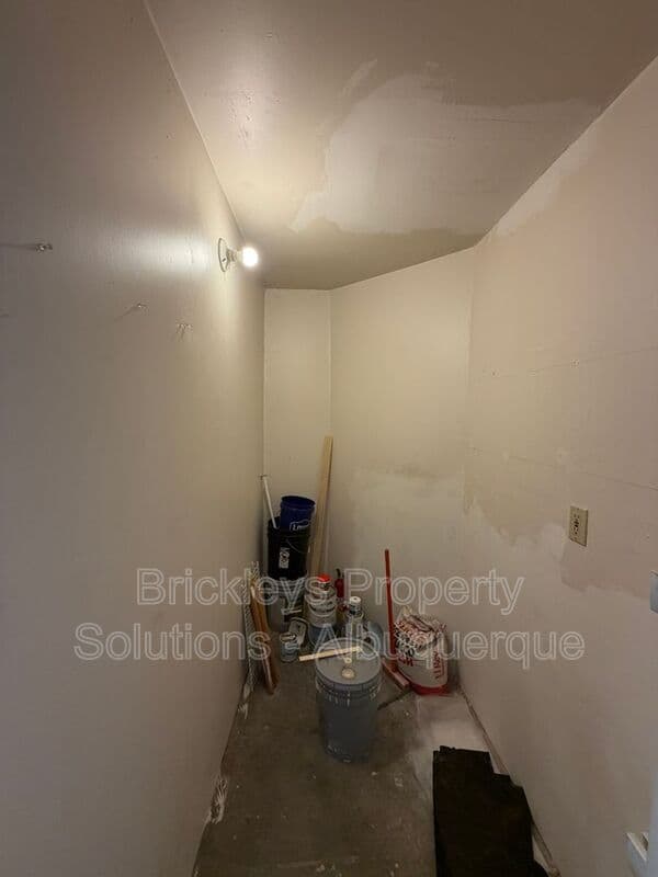2-bedroom 2-bath home at 1941 Lee Loop NE for $1,750/mo managed by Brickleys Property Solutions Albuquerque — photo 20 of 29