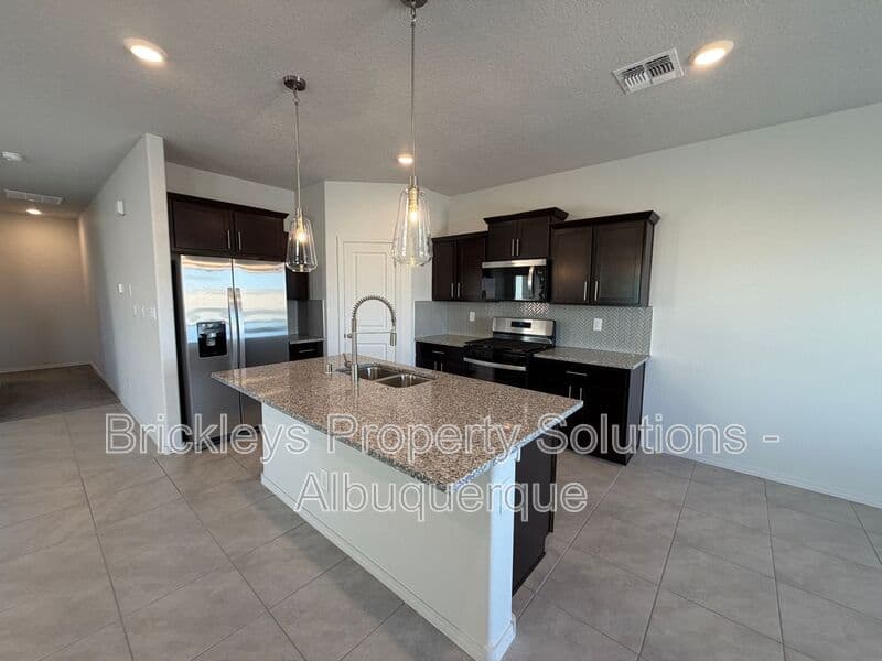 3-bedroom 3-bath home at 6118 Chicago Dr SE for $2,350/mo managed by Brickleys Property Solutions Albuquerque — photo 8 of 42