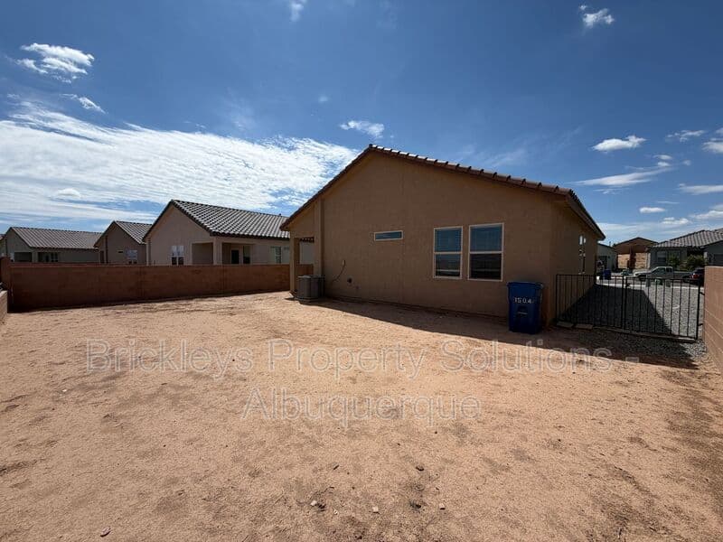 3-bedroom 2-bath home at 1504 Alto Colores for $2,100/mo managed by Brickleys Property Solutions Albuquerque — photo 29 of 30