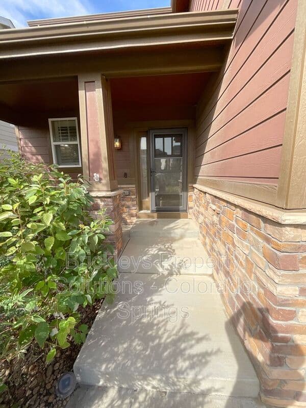 4-bedroom 2.5-bath home at 6652 Maple Stone Ln for $2,600/mo managed by Brickleys Property Solutions Colorado Springs — photo 3 of 43