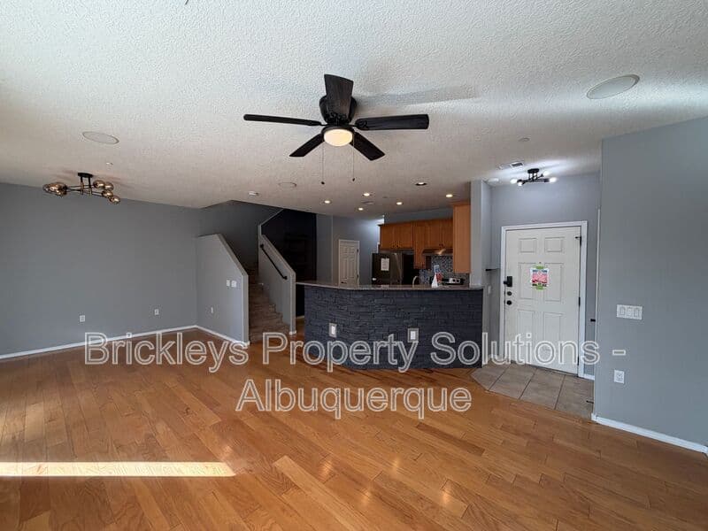 3-bedroom 2.5-bath home at 601 Menaul Blvd NE Unit #2102 for $1,850/mo managed by Brickleys Property Solutions Albuquerque — photo 6 of 33