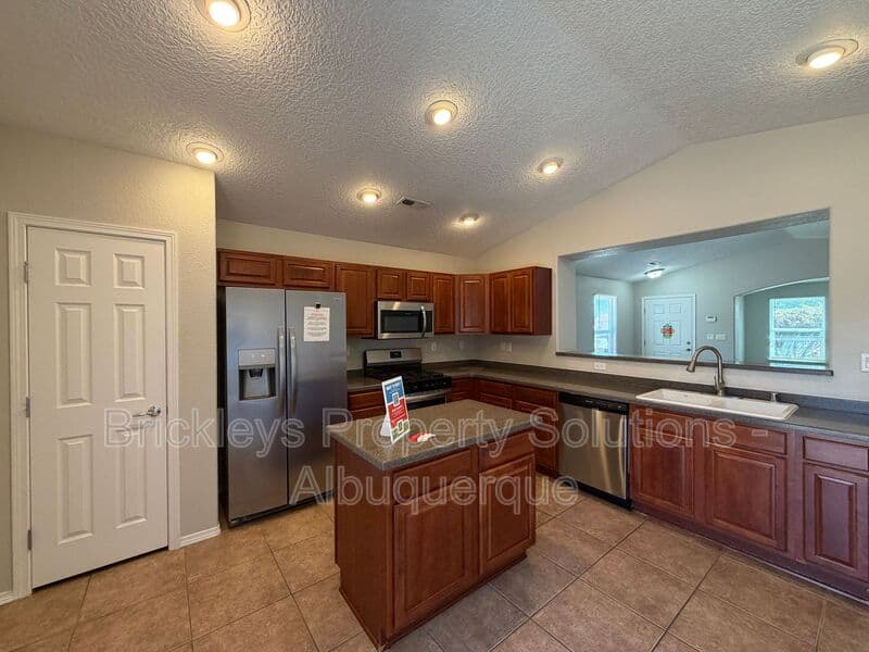 3-bedroom 2-bath home at 8035 Sierra Altos Pl. NW for $2,150/mo managed by Brickleys Property Solutions Albuquerque — photo 8 of 29