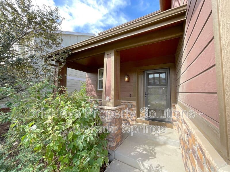 4-bedroom 2.5-bath home at 6652 Maple Stone Ln for $2,600/mo managed by Brickleys Property Solutions Colorado Springs — photo 4 of 43