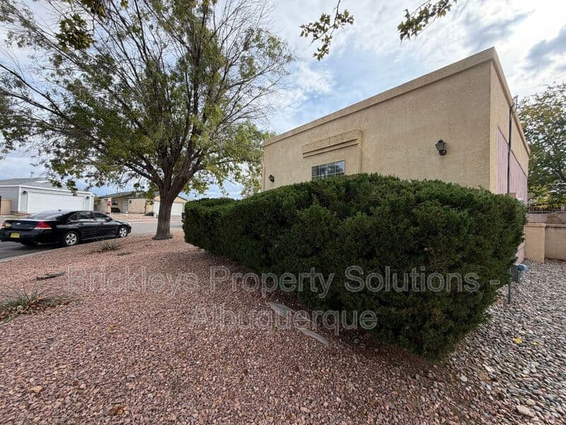 2-bedroom 2-bath home at 1941 Lee Loop NE for $1,750/mo managed by Brickleys Property Solutions Albuquerque — photo 4 of 29