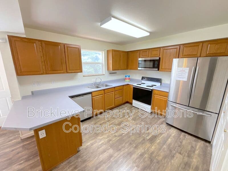 3-bedroom 2-bath home at 3987 Aspen Leaf Pt for $1,900/mo managed by Brickleys Property Solutions Colorado Springs — photo 9 of 27